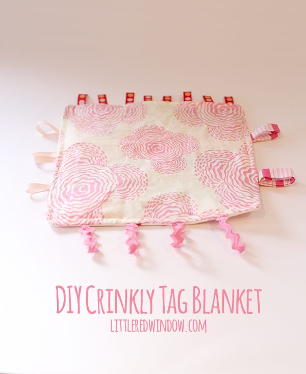 My baby LOVES this cute DIY tag blanket, it even makes a crinkly sound! | littleredwindow.com