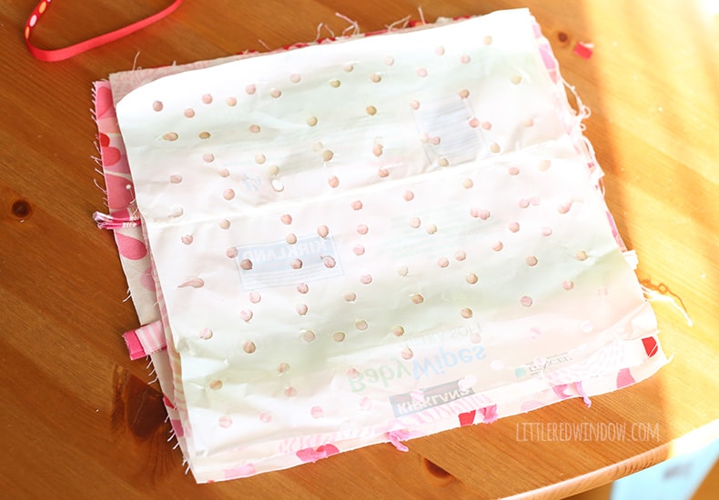 My baby LOVES this cute DIY tag blanket, it even makes a crinkly sound! | littleredwindow.com