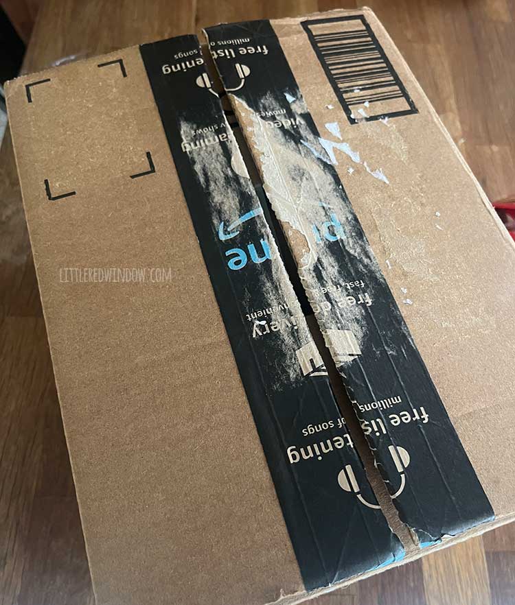 image showing cardboard box with the flaps closed leaving a small half inch gap between the edges