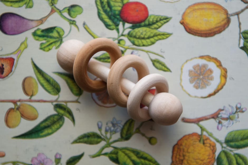diy_montessori_rattle_feature-940x627