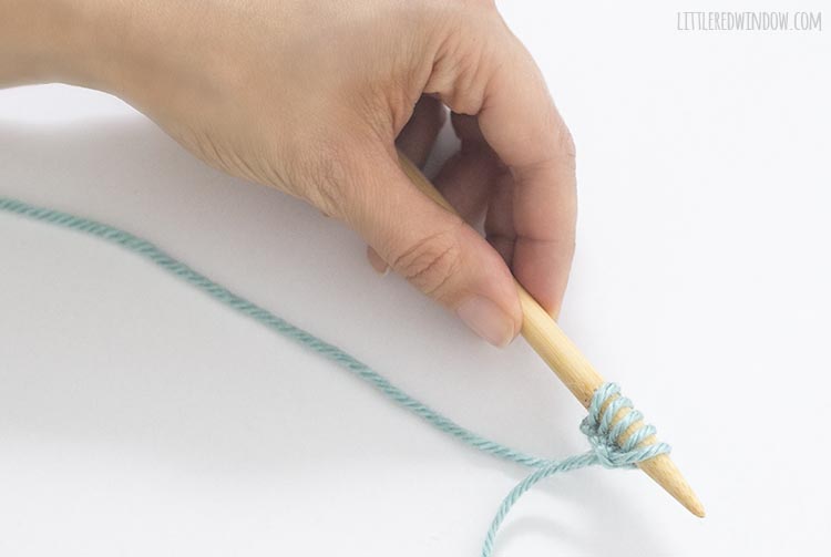 Several stitches of a knitted cast on