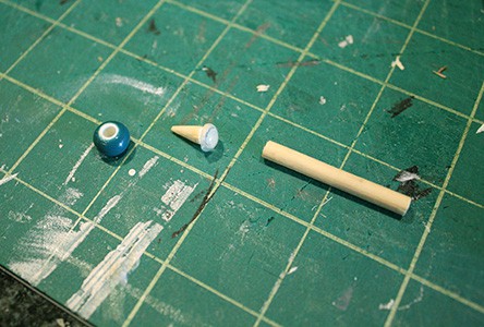 DIY Cardboard Box Play Sewing Machine | littleredwindow.com | Great tutorial for an adorable play sewing machine made out of an old box!