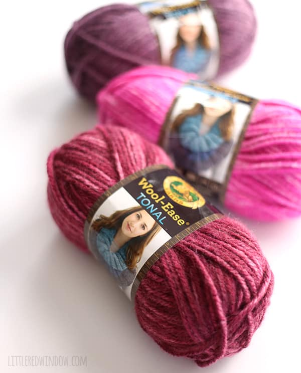 The Do-Gooder Hat free knitting pattern for donations! A great simple and quick pattern to make hats to donate to your favorite charity! | littleredwindow.com