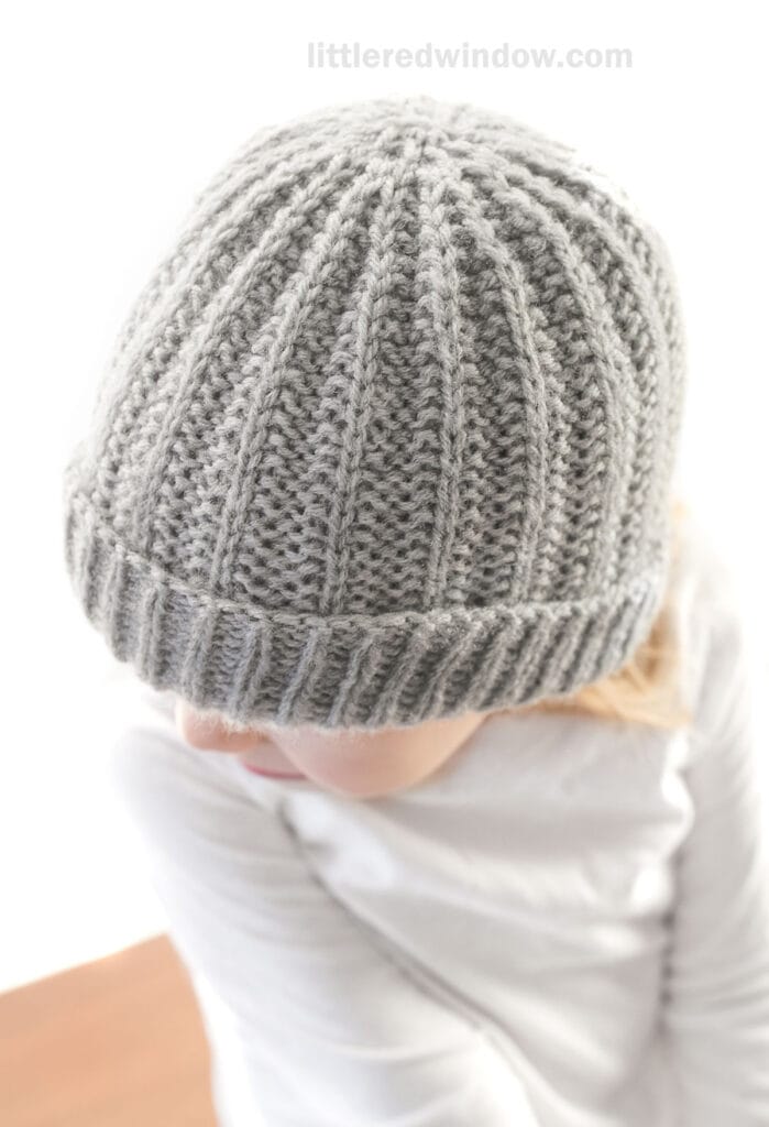 closeup of the reversible rib stitch on the reversible rib hat knitting pattern