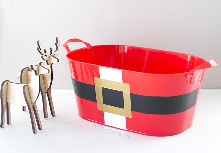 Easy Santa Party Bucket, this cute tutorial shows you how to cut vinyl WITHOUT a cutting machine!
