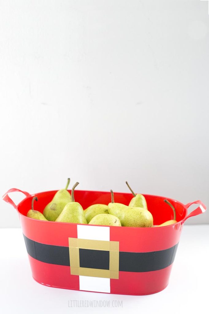 Easy Santa Party Bucket, this cute tutorial shows you how to cut vinyl WITHOUT a cutting machine!