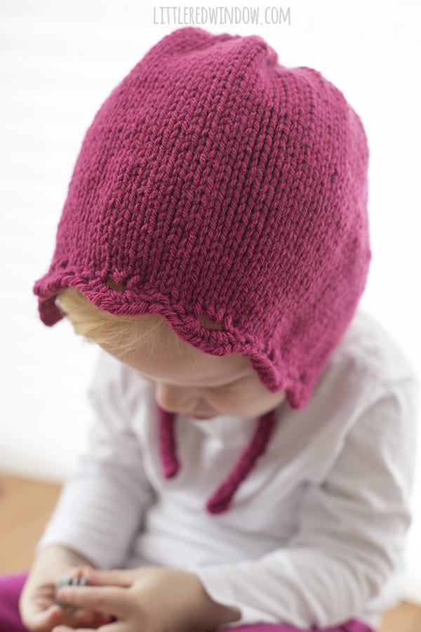 Scalloped Edge Bonnet Knitting Pattern for newborn, baby and toddler! | littleredwindow.com