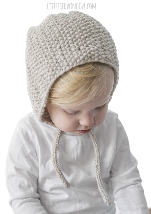 Seed Stitch Bonnet Knitting Pattern for babies and toddlers! | littleredwindow.com