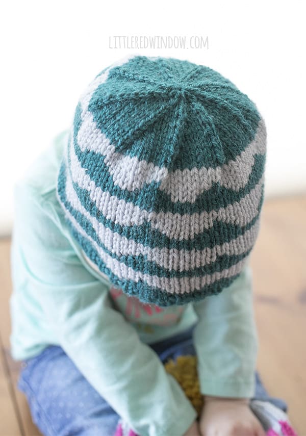 Simple Scallop Hat Knitting Pattern for babies and toddlers! | littleredwindow.com