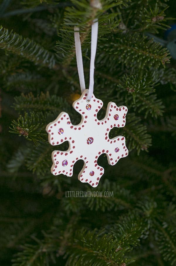 Pretty Sparkle Snowflake Ornaments, decorate some pretty, sparkly snowflake Christmas ornaments for your tree this year, each one is unique!