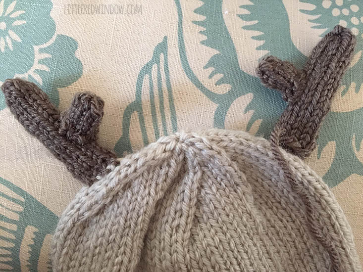 Free Tiny Reindeer Hat Knitting Pattern, perfect for Christmas! | littleredwindow.com